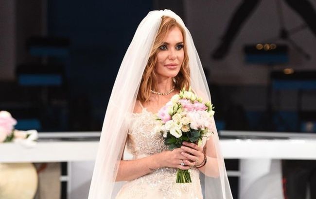 Заміж нетерпець: Слава з НеАнгелів в розкішній весільній сукні засліпила красою