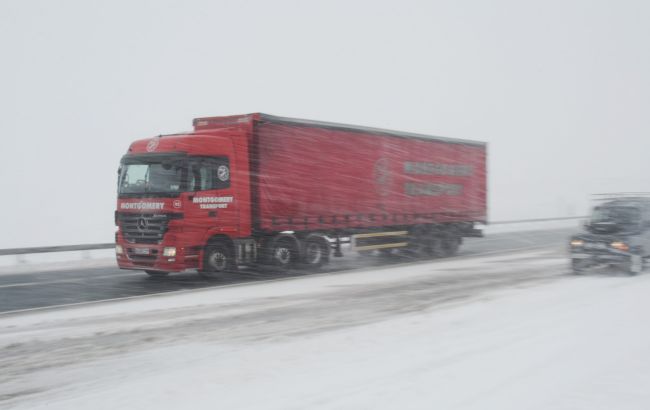 У Харківській області кілька трас закрили для вантажівок: список