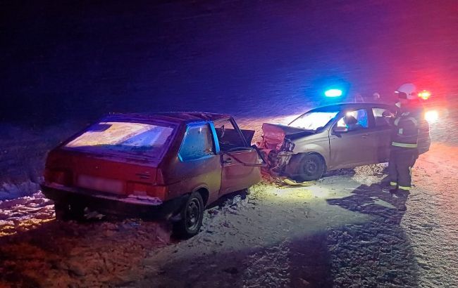 У Харківській області зіткнулися два авто: постраждали семеро людей, серед них дитина