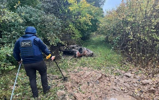 В Чернігівській області авто з людьми підірвалось на міні: всі загинули