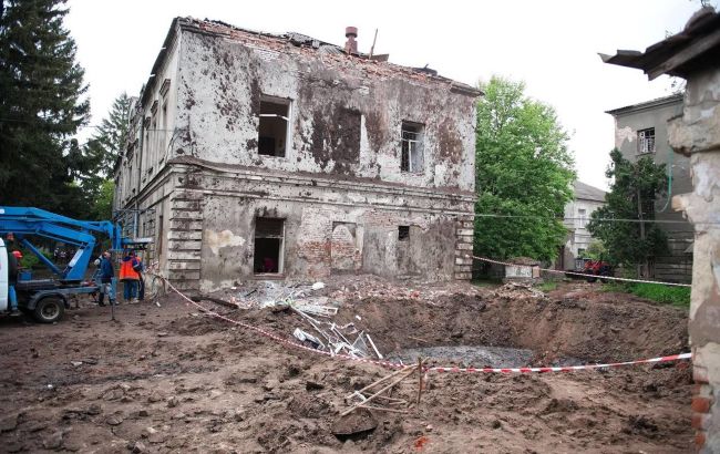 Появились фото последствий удара РФ по психбольнице в Харькове