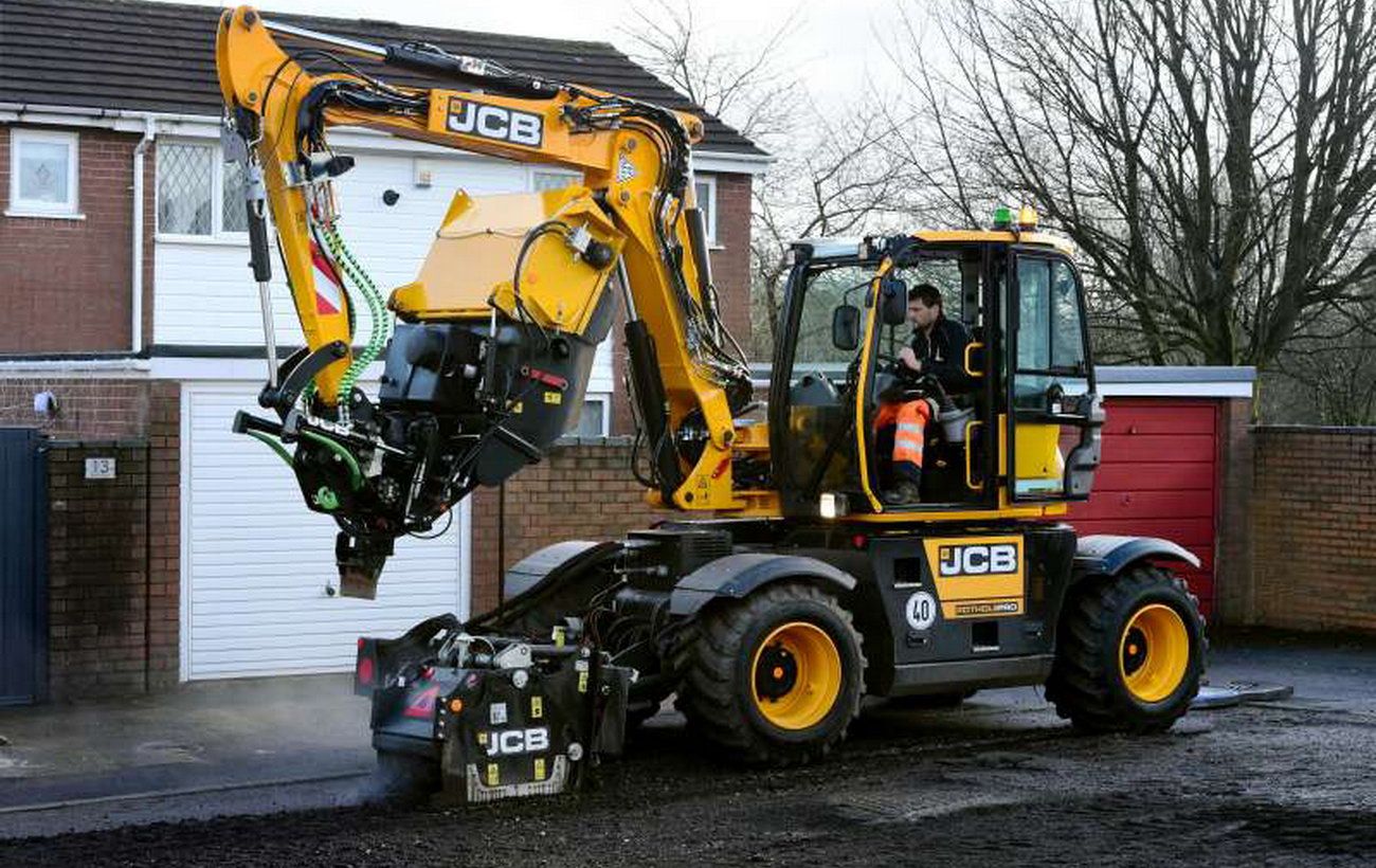 Компания JCB представила необычную машину для ямочного ремонта дорог |  РБК-Україна