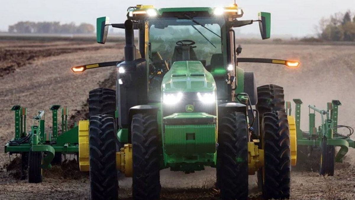 Компания John Deere начнет выпуск первого в мире серийного беспилотного  трактора | РБК-Україна