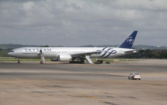 Бомба, найденная в самолете Air France, оказалась муляжом