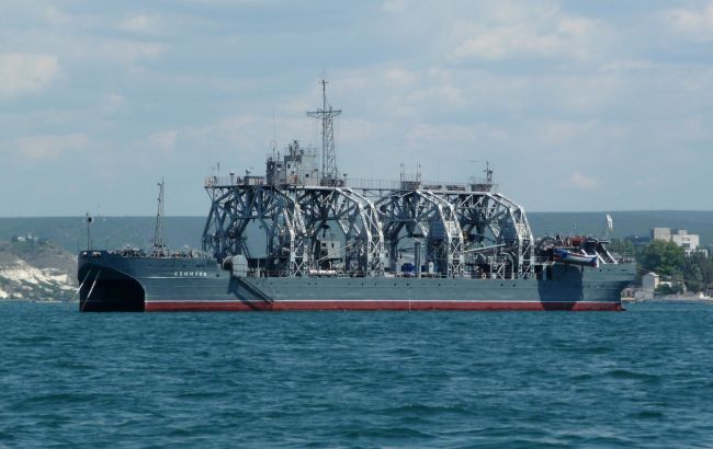 Самый старый корабль РФ. Что известно о "Коммуне", которую ВМС атаковали в Крыму