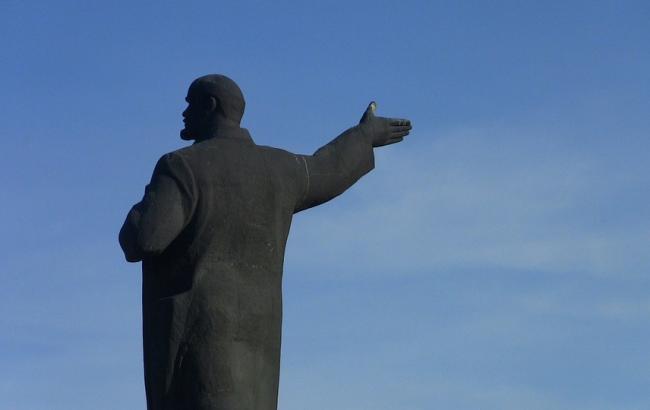 Памятник Ленину под Киевом хотят переплавить на церковные купола
