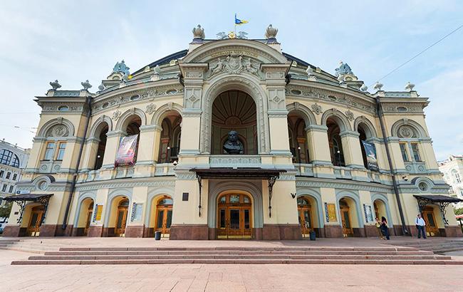 "Жорж Бизе перевернулся бы в гробу": киевлян возмутил изуродованный фасад оперы