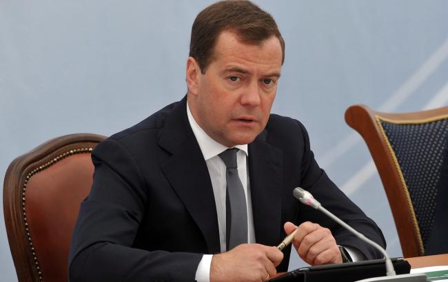 Медведев назвал "чушью и какими-то бумажками" расследование о своей "тайной империи"