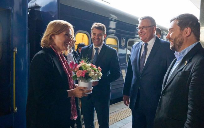 Премьер-министр Латвии приехала в Киев