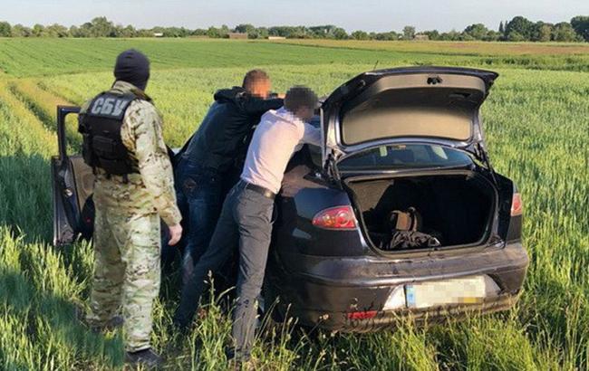 У Чернігівській області на хабарі затримали трьох посадовців поліції