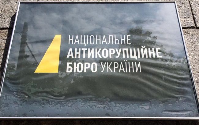 Підозрюваний у вимаганні великого хабара на момент затримання працював у НАБУ, - джерела