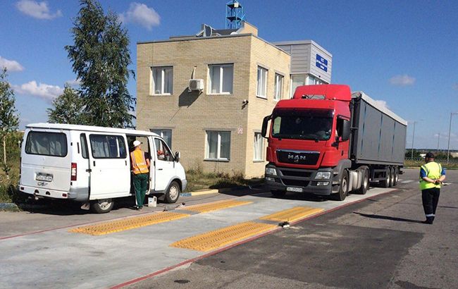 В Укртрансбезпеціі назвали збитки від перевантажених вантажівок