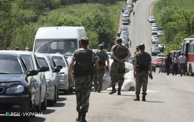 Донецькі бойовики обмежили виїзд дітей старше 14 років в Україну