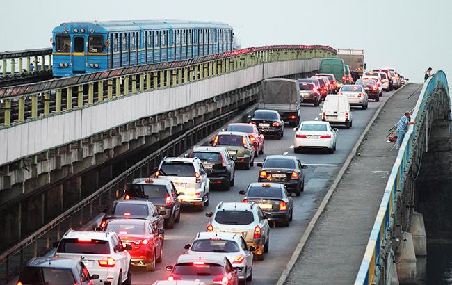Мост Метро в Киеве может рухнуть: эксперт предупредил об опасности