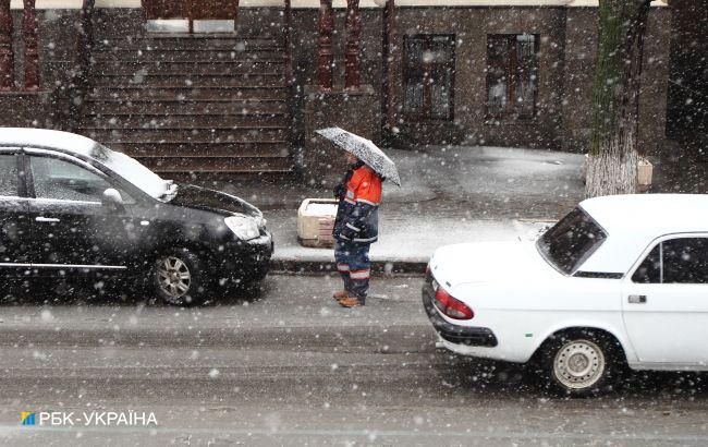 Можливі порушення руху транспорту. В Україні триває негода