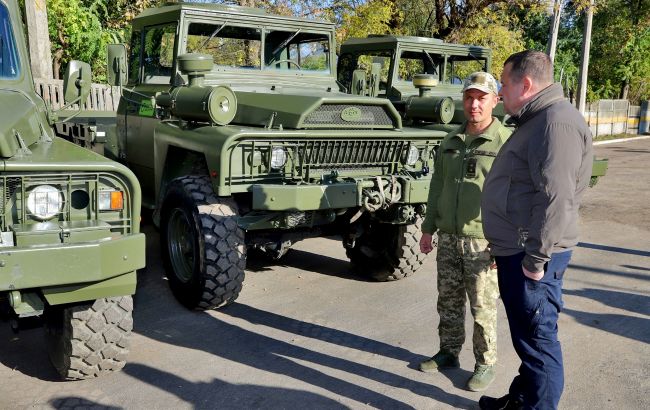 Дніпро доправив на фронт нову велику партію техніки на майже 25 млн гривень