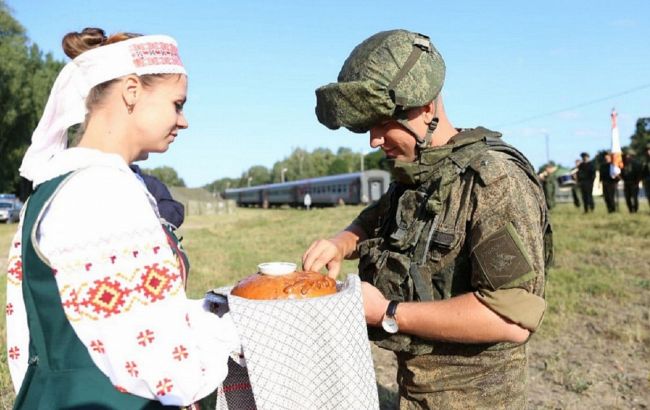 В Беларусь прибыл военный эшелон из России: что происходит