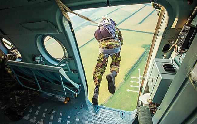 На полігоні під Миколаєвом під час відпрацювання стрибків з парашутом загинули двоє бійців АТО