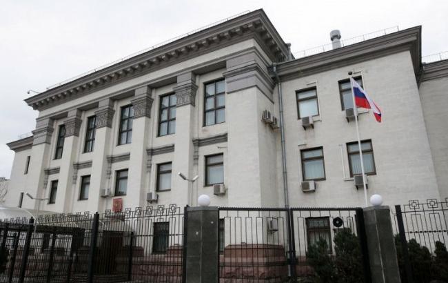 Ніхто не пройде: посольство РФ у Києві обнесли третім парканом