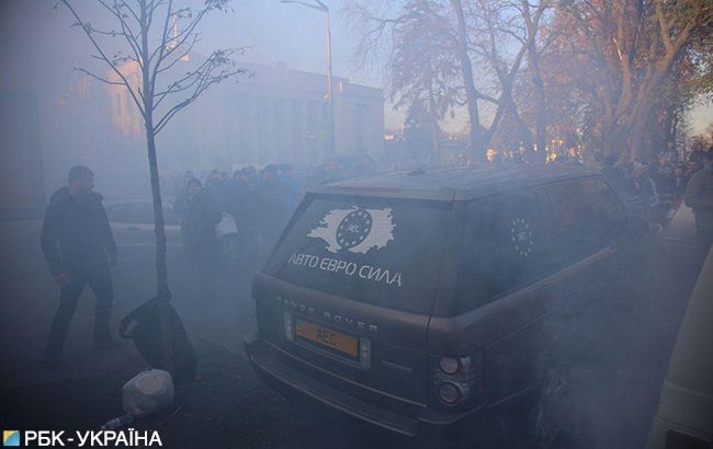 Под Радой на акции "Автоевросилы" митингующие напали на депутата