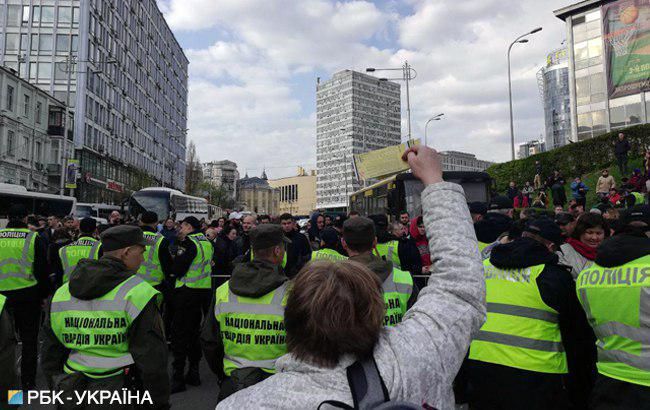 На "Олімпійський" не пускають без квитка