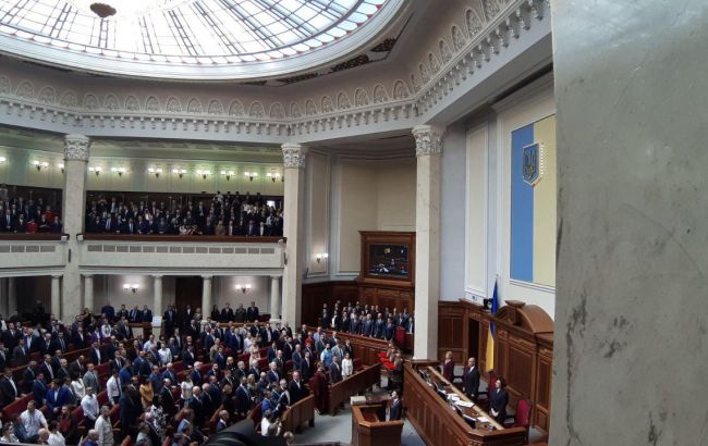 Зеленський закликав відмовитися від портретів президента в кабінетах