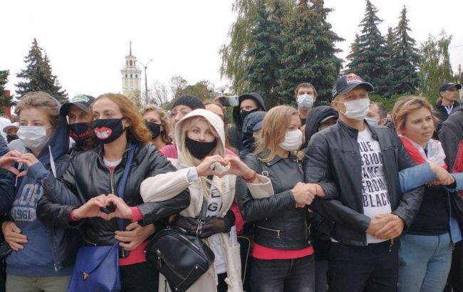 В Гомеле митингующих разгоняют газом и светошумовыми гранатами