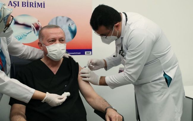 Ердоган отримав перше щеплення від коронавірусу