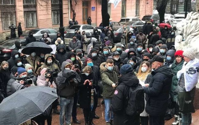Прикарпаття та Чернівці вийшли на протест через жорсткий карантин