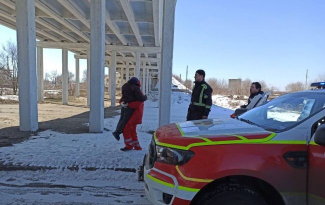 В Луганской области в результате обстрела разрушился дом: погибли двое детей и женщина