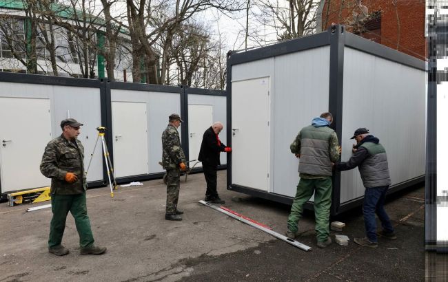 У Львові почали розгортати контейнерне містечко для переселенців