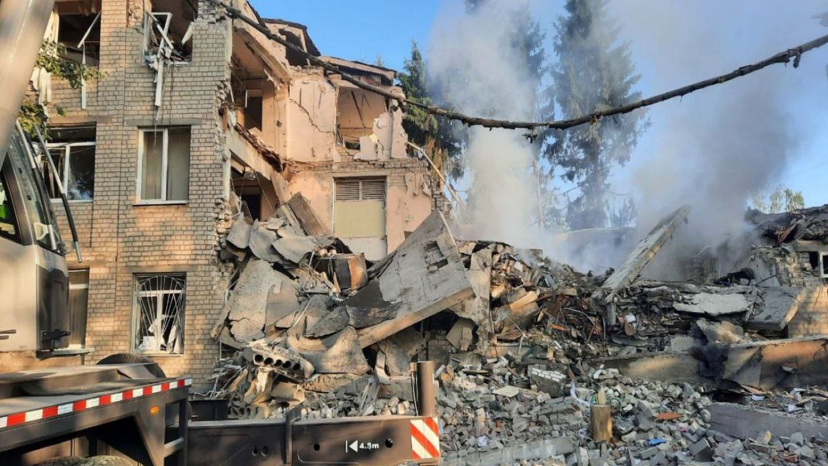 Обстрел Харькова - оккупанты ночью уничтожили школу в одном из районов  города | РБК-Україна