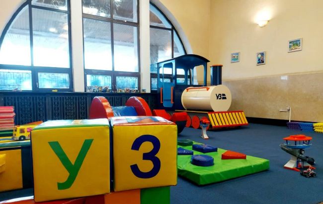 Детские зоны на вокзалах и игротека в вагонах: УЗ порадовала новшеством для маленьких пассажиров