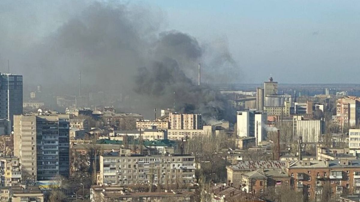 Пожар в Днепре 3 декабря вспыхнул в центре города - что известно | РБК  Украина