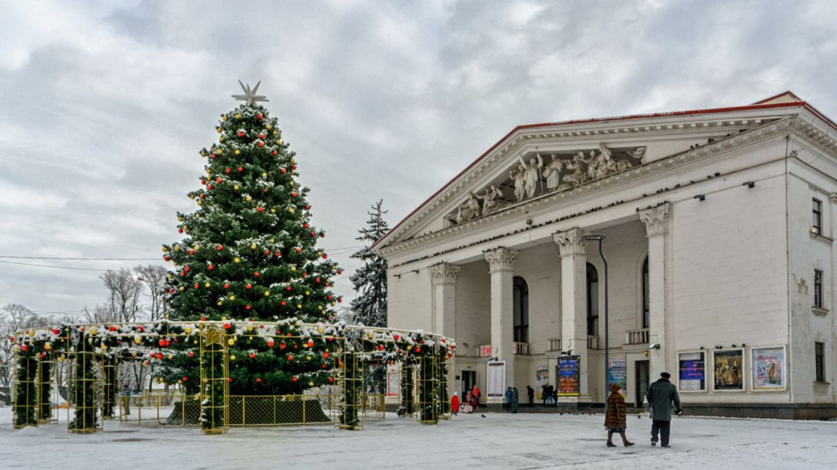 Фото Мариуполя перед оккупацией - драмтеатр и центр города | РБК Украина