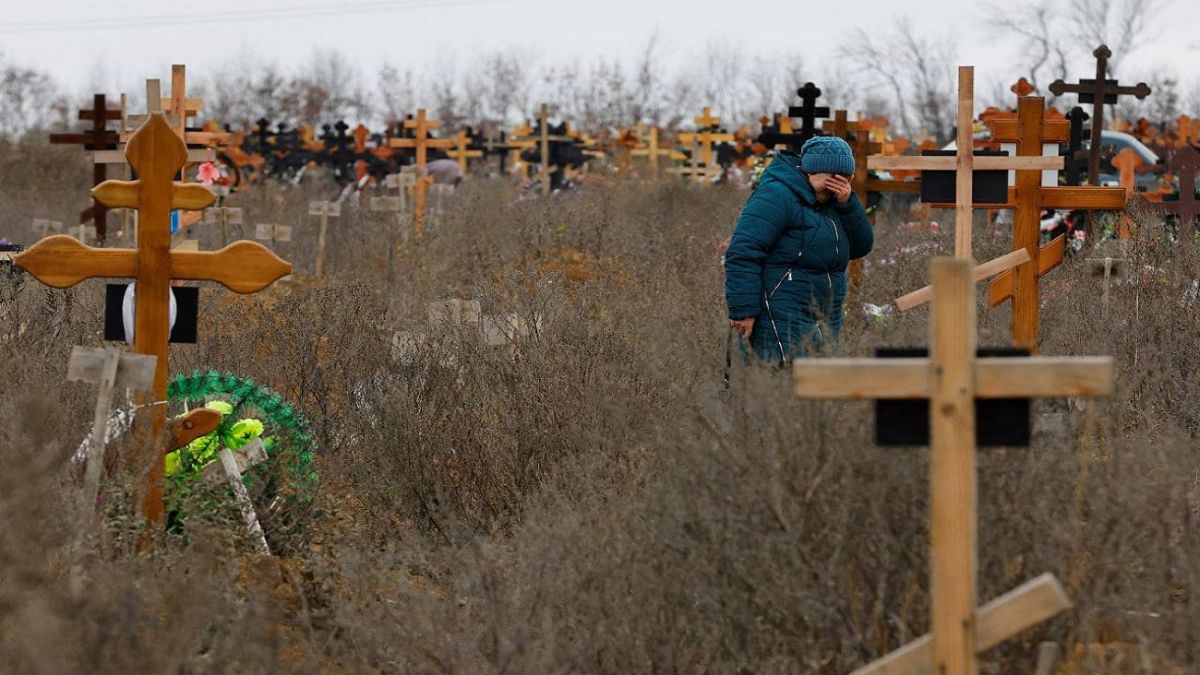 В Мариуполе больницы переполнены больными, люди умирают дома | РБК Украина