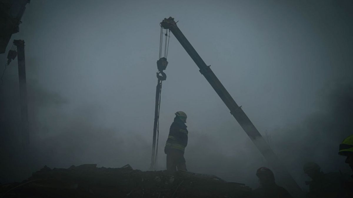 Ракетный удар по жилому дому в Днепре 14 января - тела восьми погибших все  еще не опознаны | РБК Украина