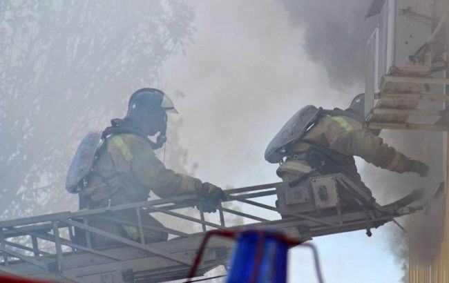 У російській Вологді велика пожежа, спалахнуло одне з підприємств (відео)