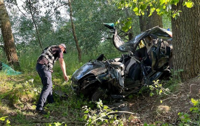 Під Києвом сталася ДТП: загинула жінка та постраждали діти