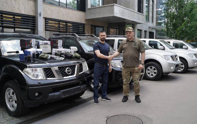 Прикордонники отримали від "Сталевого фронту" оптику та авто на 5 млн гривень 