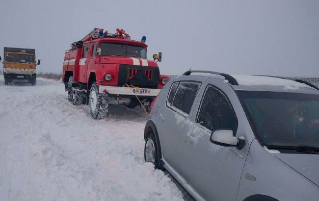 На украинских дорогах сняли все запреты на движение авто из-за непогоды, - ГСЧС