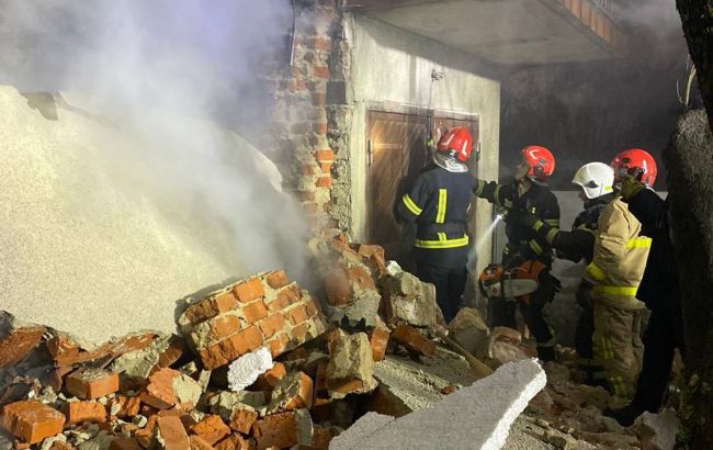 Взрыв во Львове: стало известно о пострадавших, еще двоих людей ищут