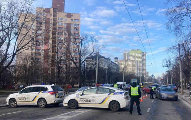 Полиция в Киеве перекрыла несколько улиц для ликвидации последствий ракетной атаки