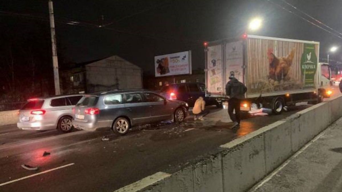 Авария в Луцке - столкнулись более 10 автомобилей | РБК Украина