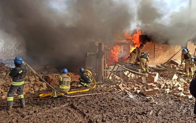 У Сумській області загинули двоє поліцейських внаслідок повторного удару РФ по фермі