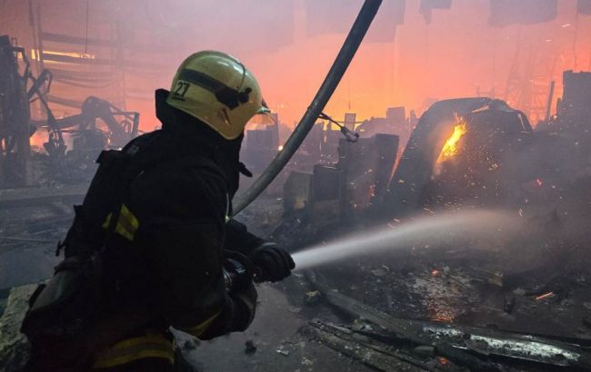 Удар по "Епіцентру" в Харкові: в місці влучань могли перебувати 20 людей