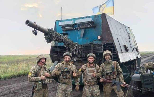 Украинские военные впервые завоевали трофейный вражеский "танк-черепаху" и взяли экипаж в плен