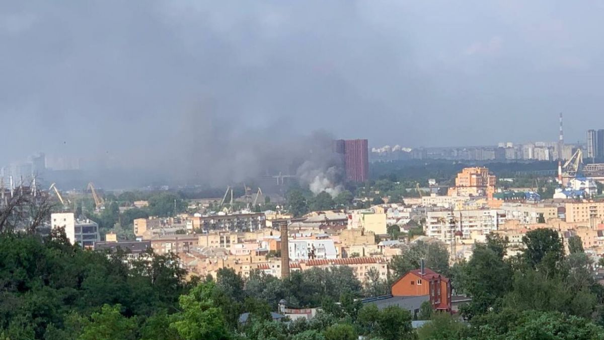 Пожар в Киеве на Подоле 4 июля - фото и видео | РБК Украина