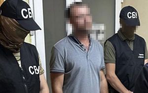 Допомагав загарбикам "зомбувати" жителів Куп’янська: СБУ затримала колаборанта
