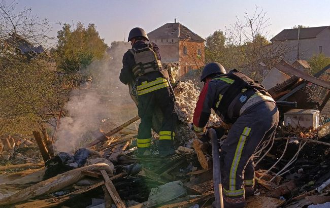 Пожар и разрушенные дома. Появились фото последствий удара РФ по Сумам